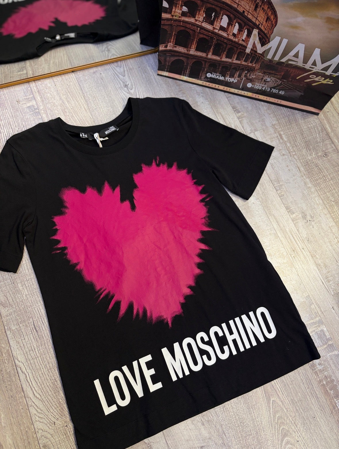 Polera love Moschino